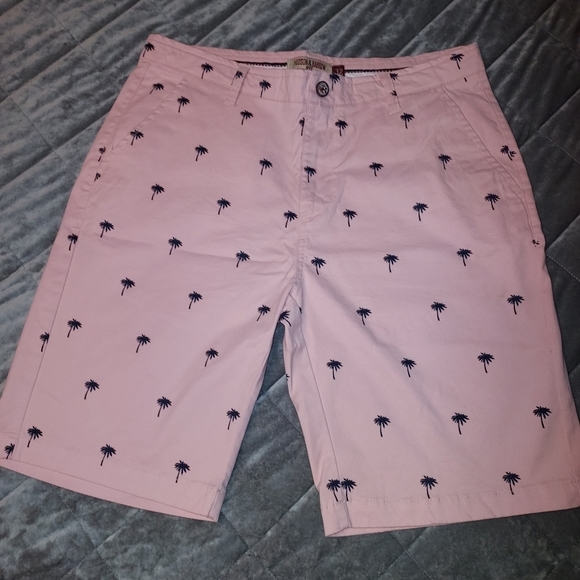 Shorts - Picture 4 of 9